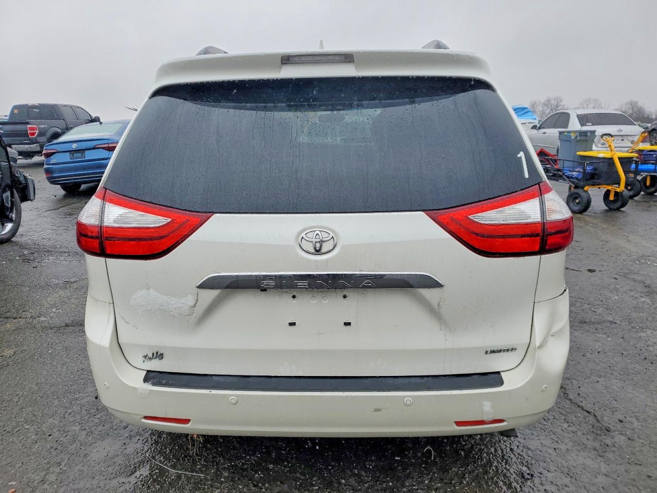 2016 TOYOTA SIENNA XLE photo 6