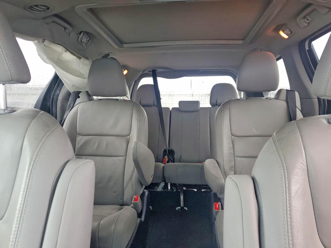 2016 TOYOTA SIENNA XLE photo 10