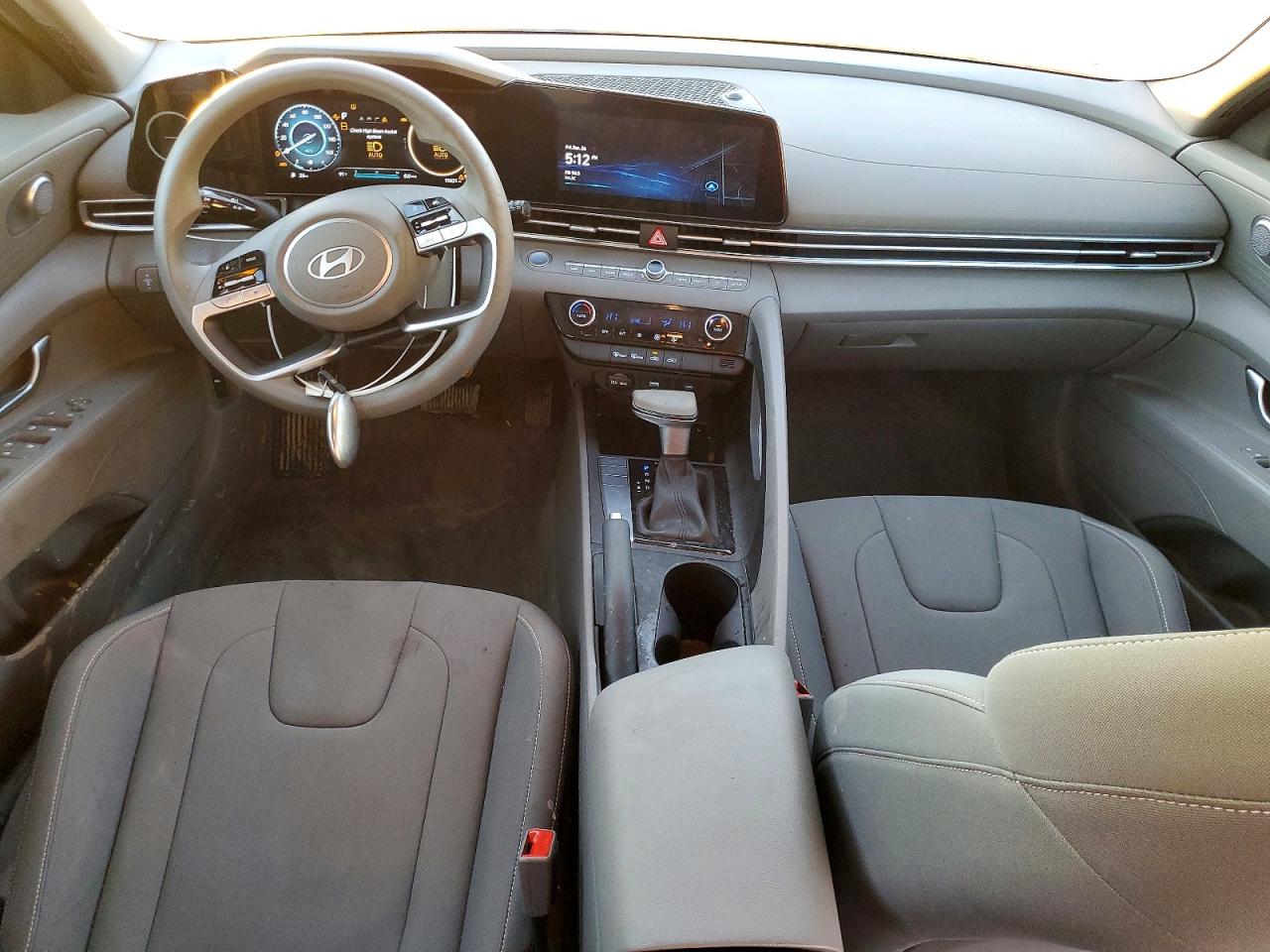 2024 HYUNDAI ELANTRA SEL photo 8