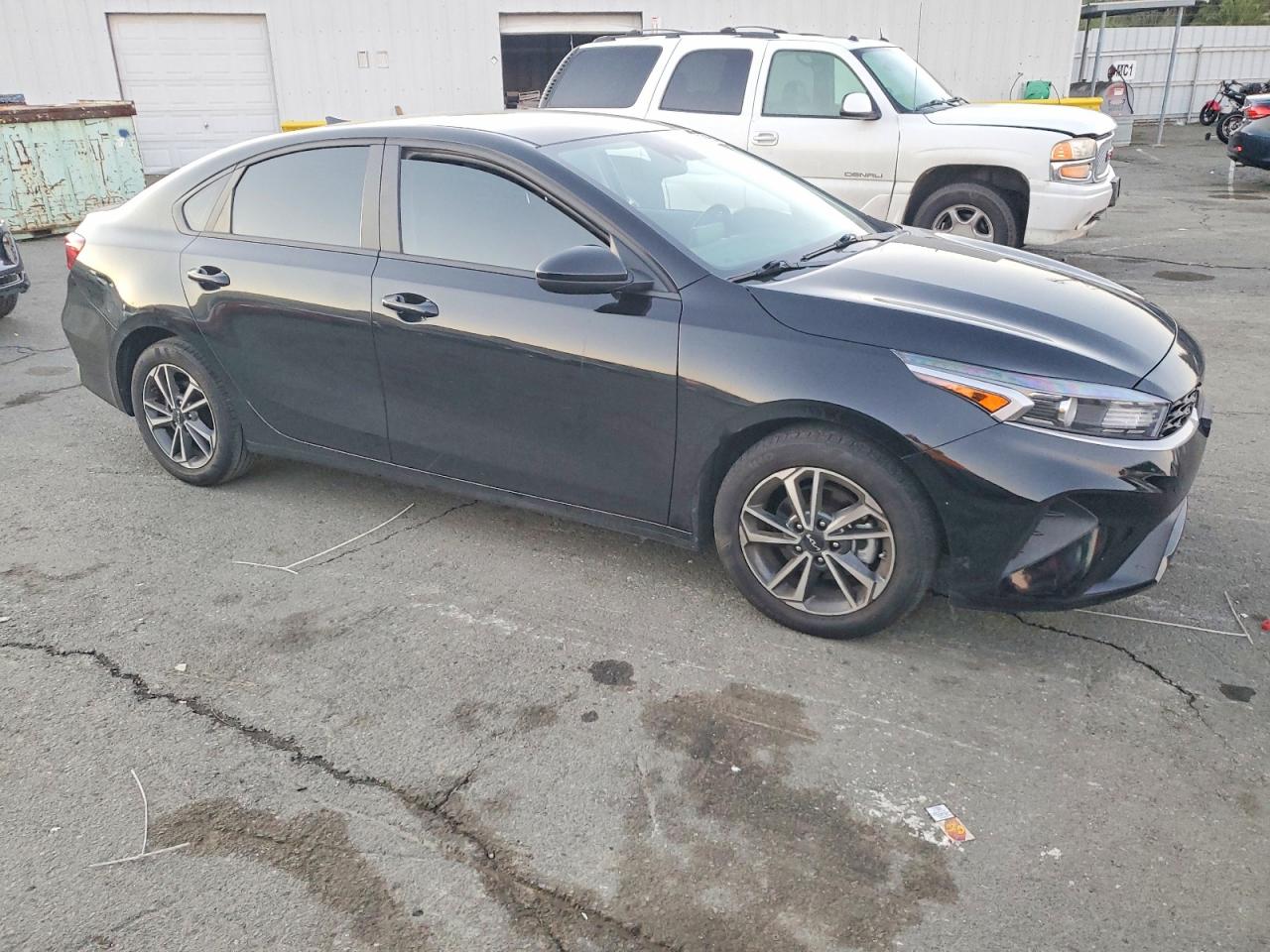 2023 KIA FORTE LX photo 4
