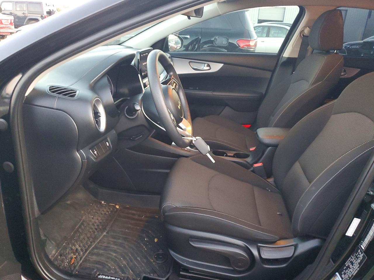 2023 KIA FORTE LX photo 7