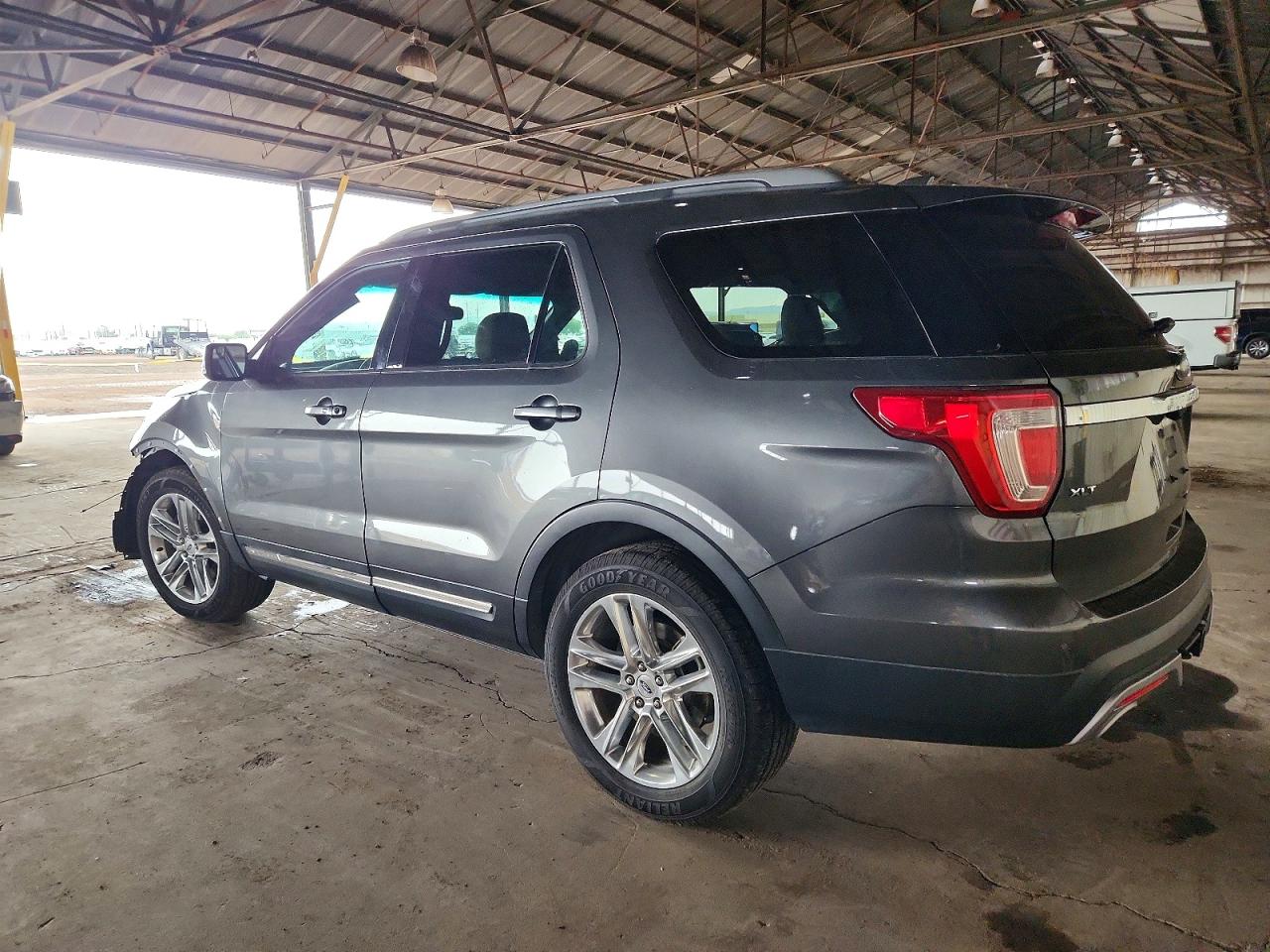 2016 FORD EXPLORER XLT photo 2