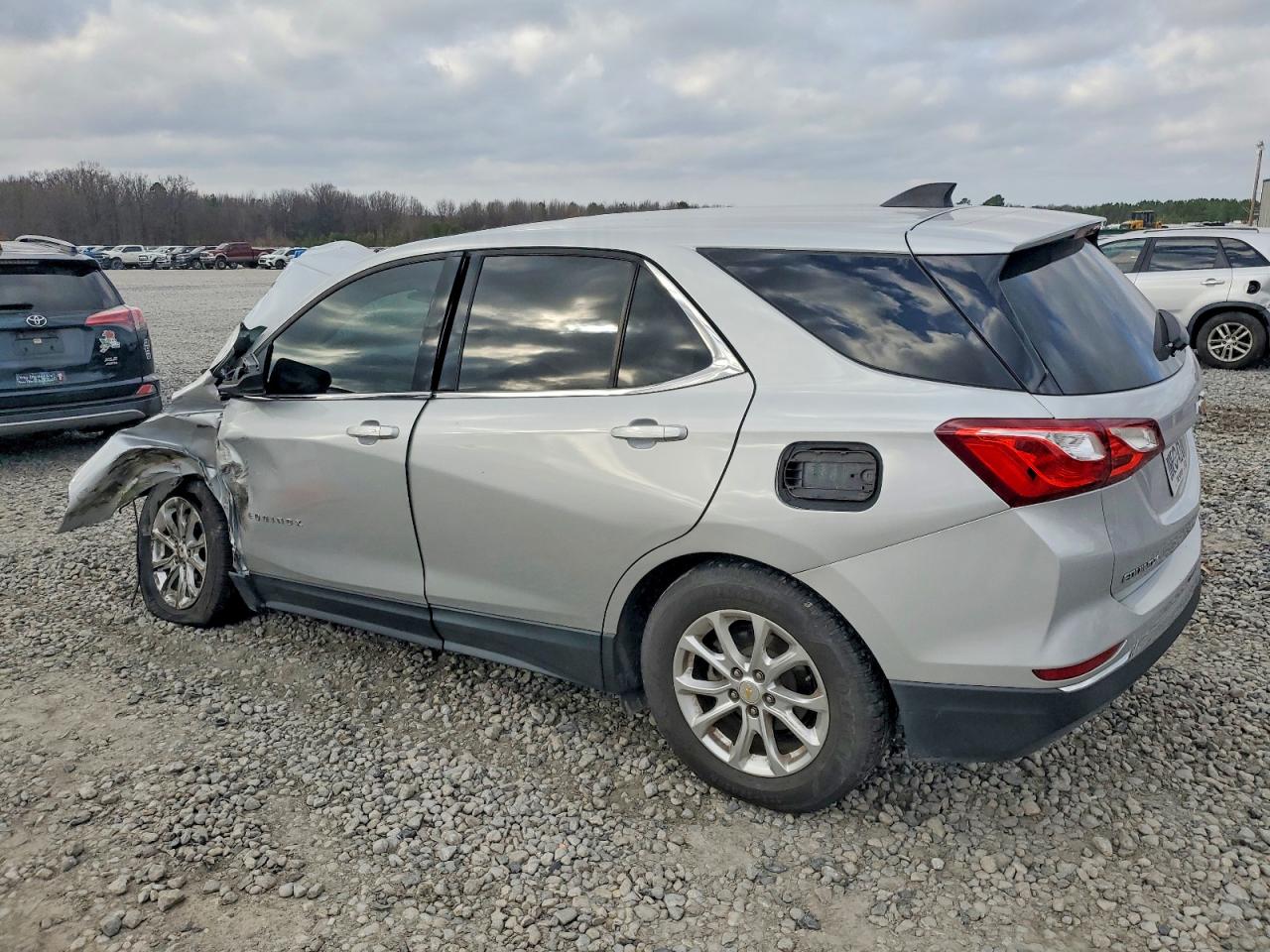 2020 CHEVROLET EQUINOX LT photo 2