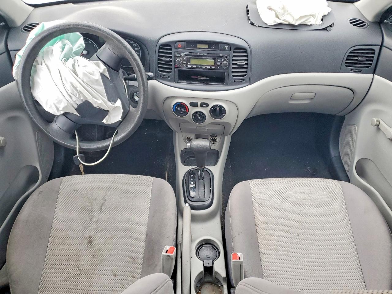 2010 HYUNDAI ACCENT GLS photo 8