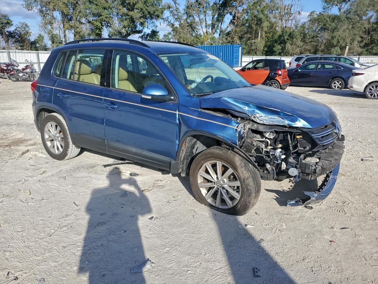 2017 VOLKSWAGEN TIGUAN S photo 4