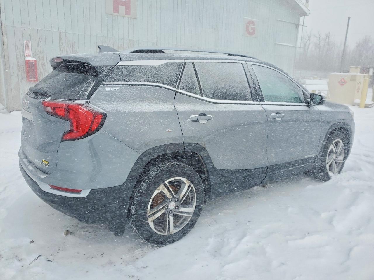 2020 GMC TERRAIN SLT photo 3