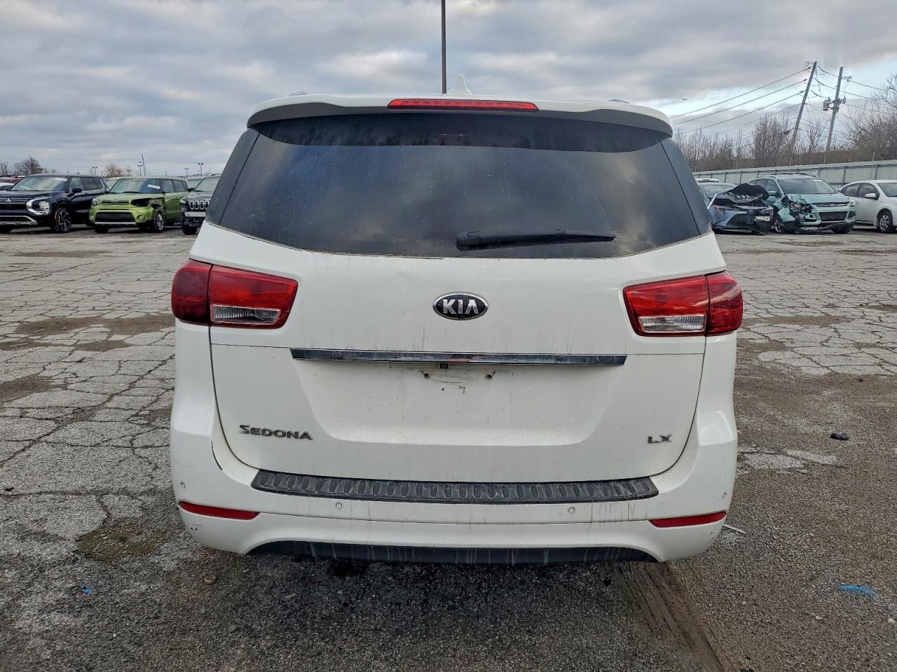 2016 KIA SEDONA LX photo 6