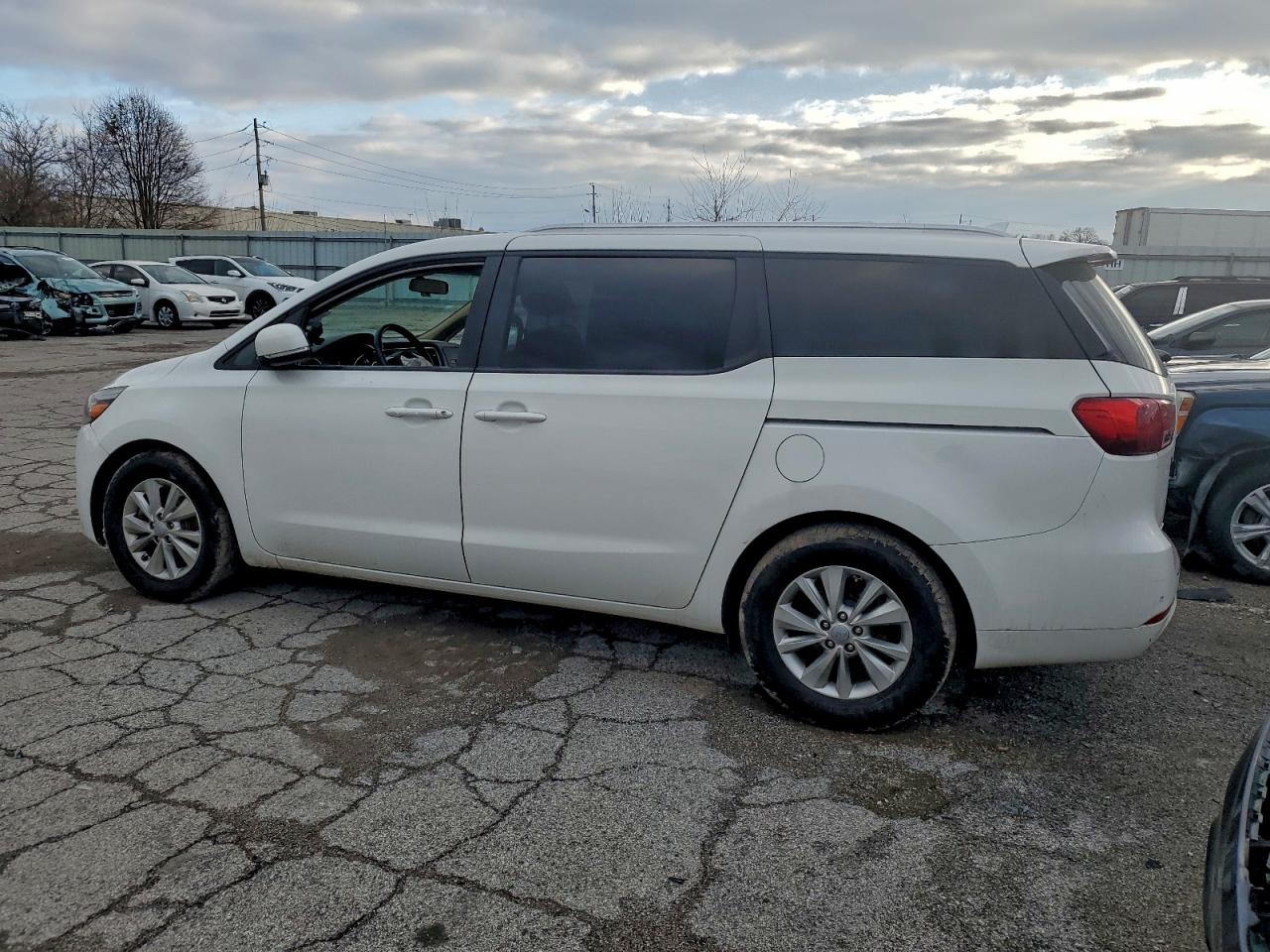 2016 KIA SEDONA LX photo 2