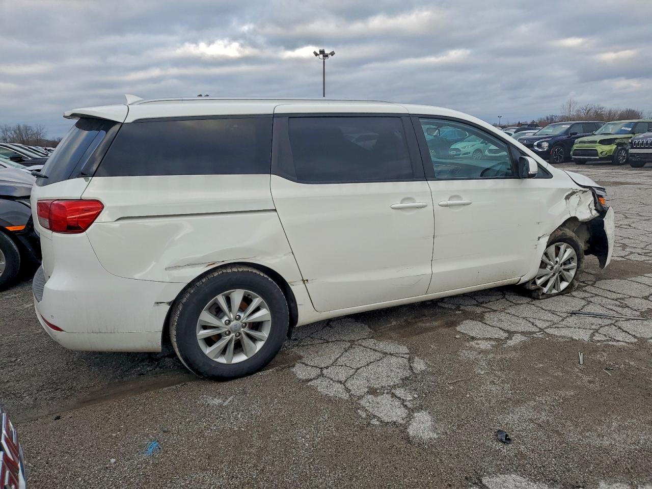 2016 KIA SEDONA LX photo 3