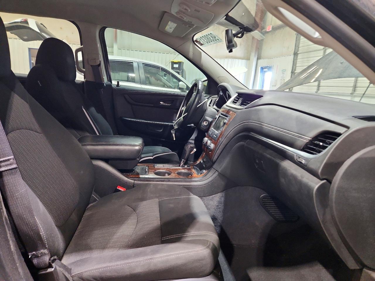 2014 CHEVROLET TRAVERSE LT photo 7