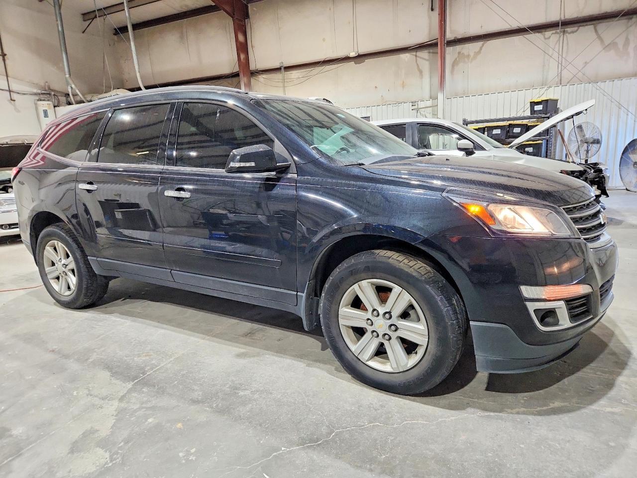 2014 CHEVROLET TRAVERSE LT photo 4