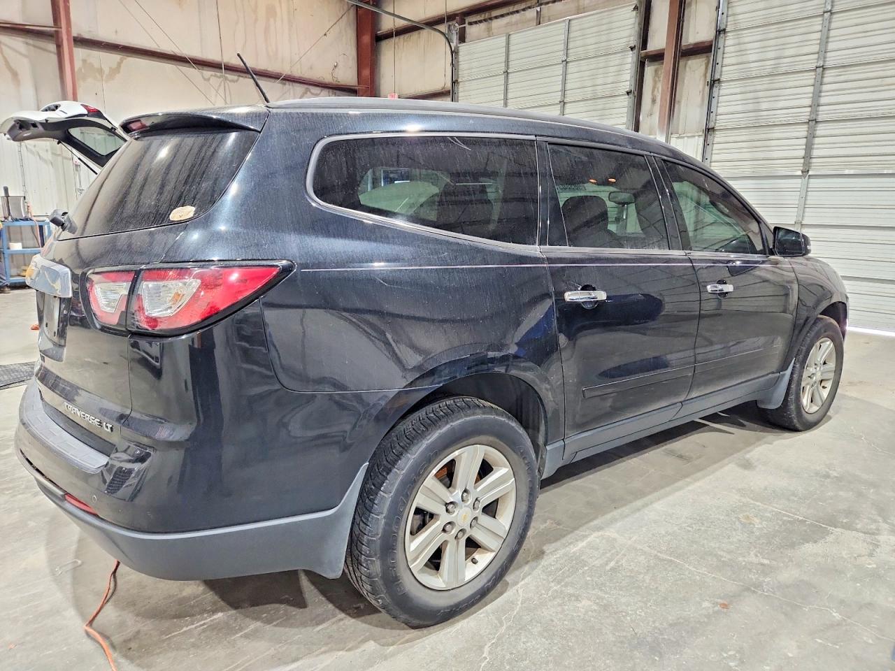 2014 CHEVROLET TRAVERSE LT photo 3