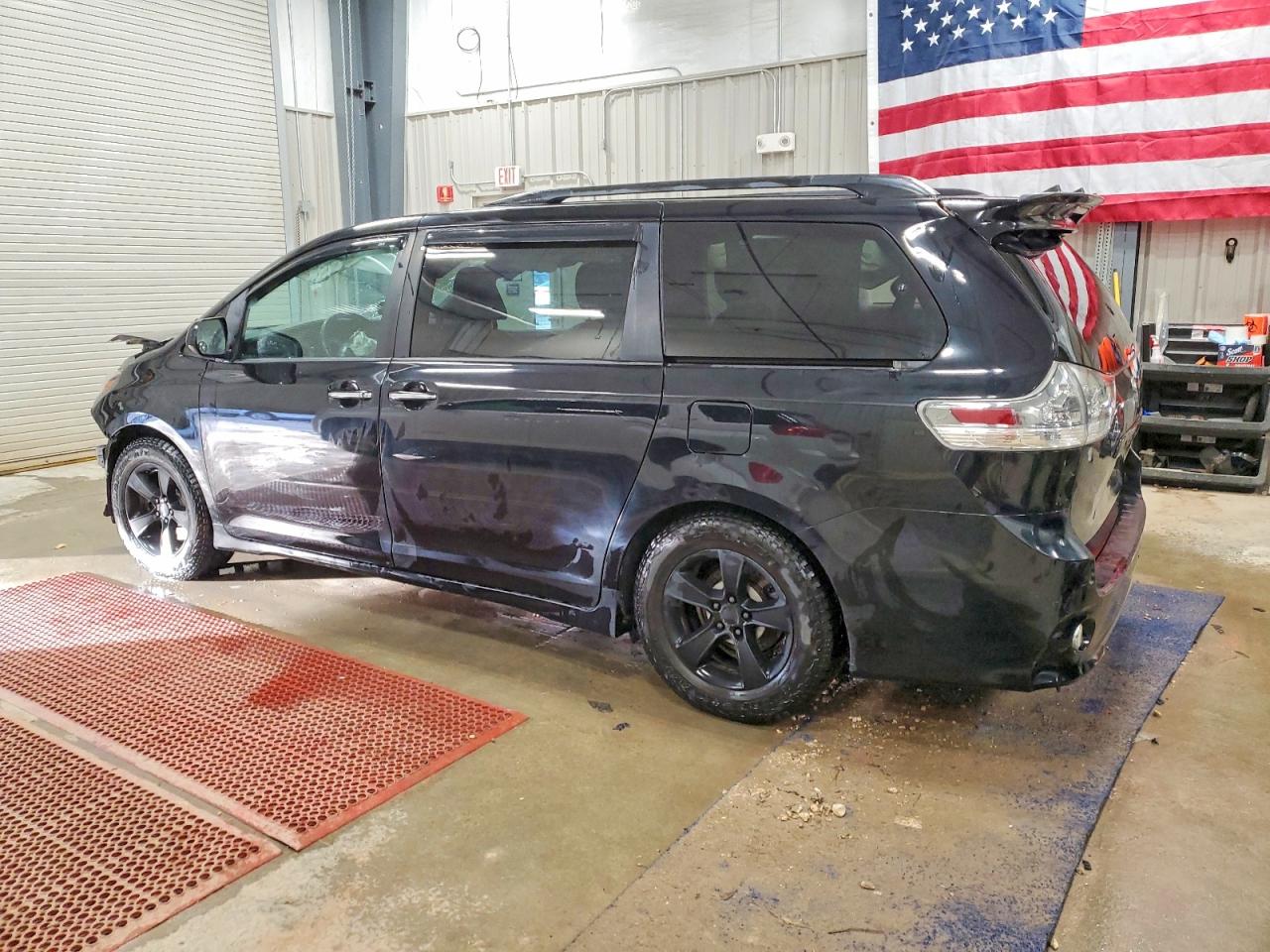 2015 TOYOTA SIENNA SPORT photo 2