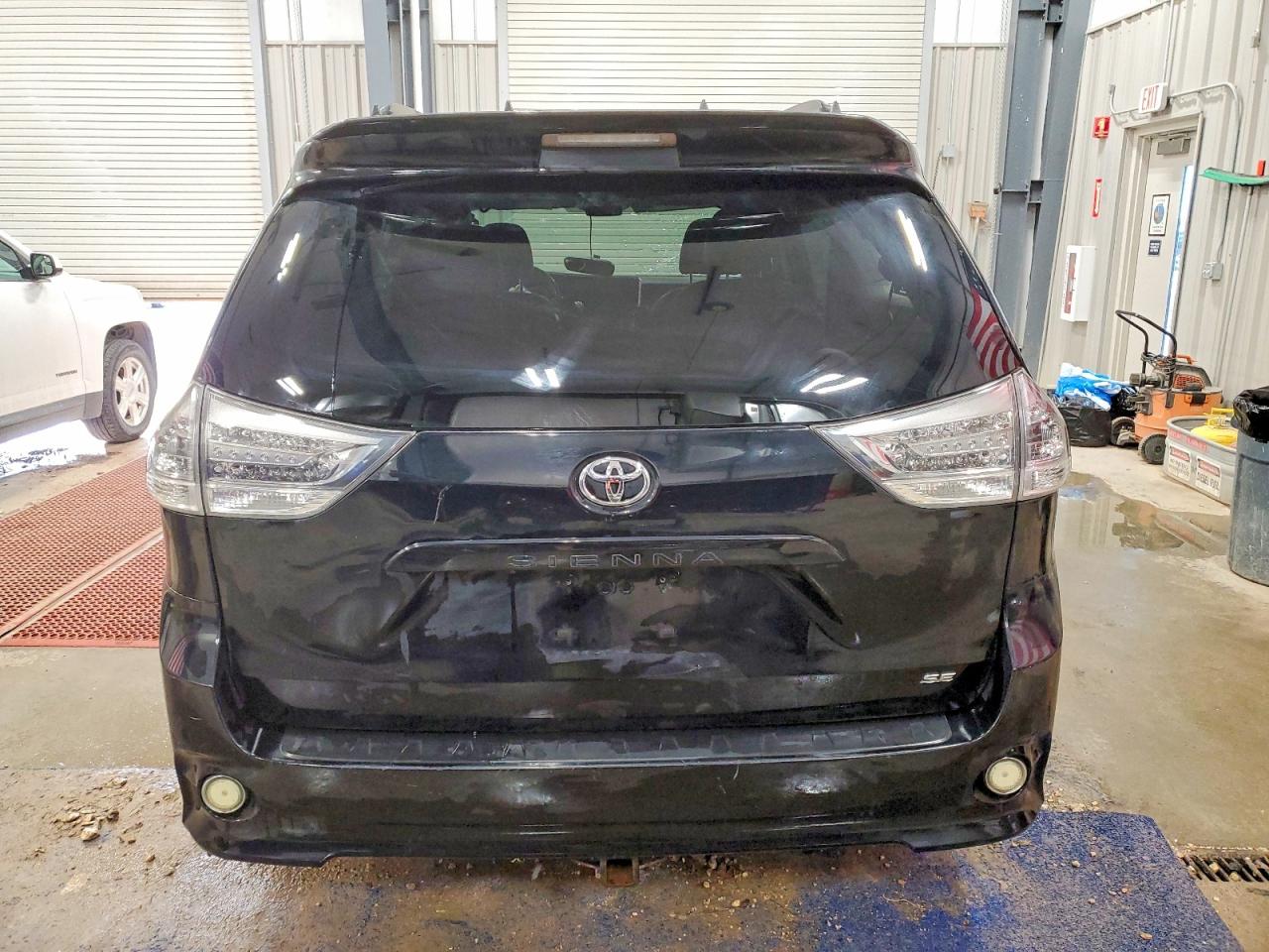 2015 TOYOTA SIENNA SPORT photo 6