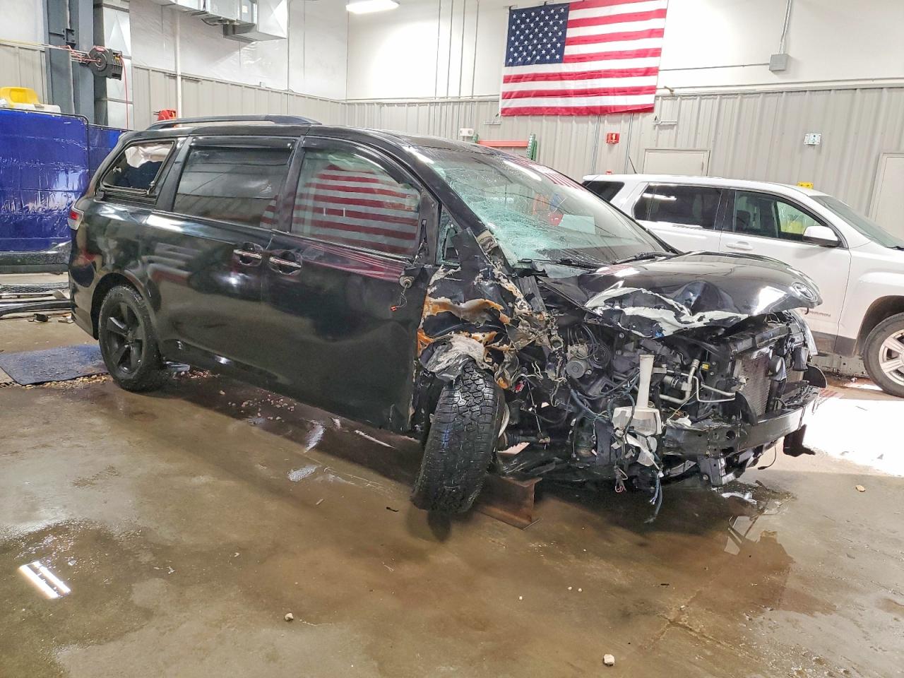 2015 TOYOTA SIENNA SPORT photo 4