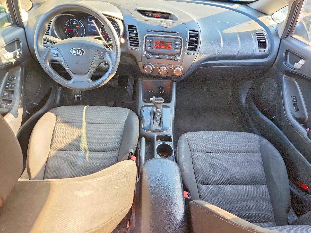 2017 KIA FORTE LX photo 8