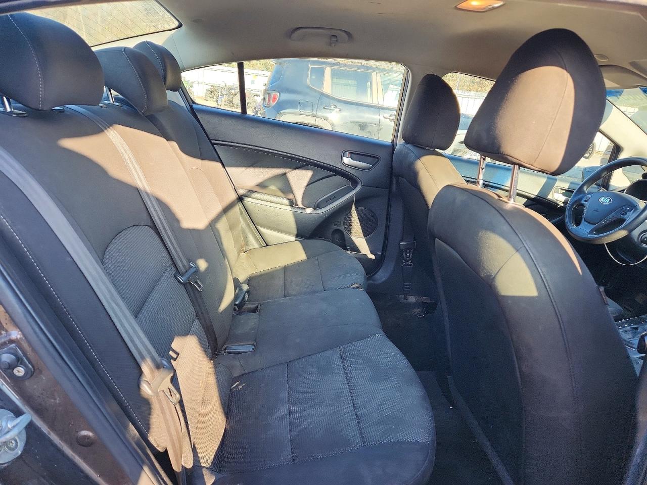 2017 KIA FORTE LX photo 10