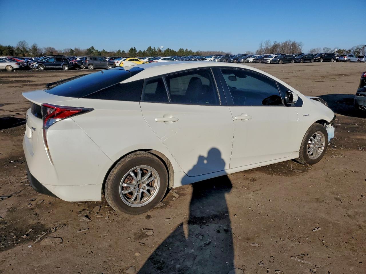 2017 TOYOTA PRIUS photo 3