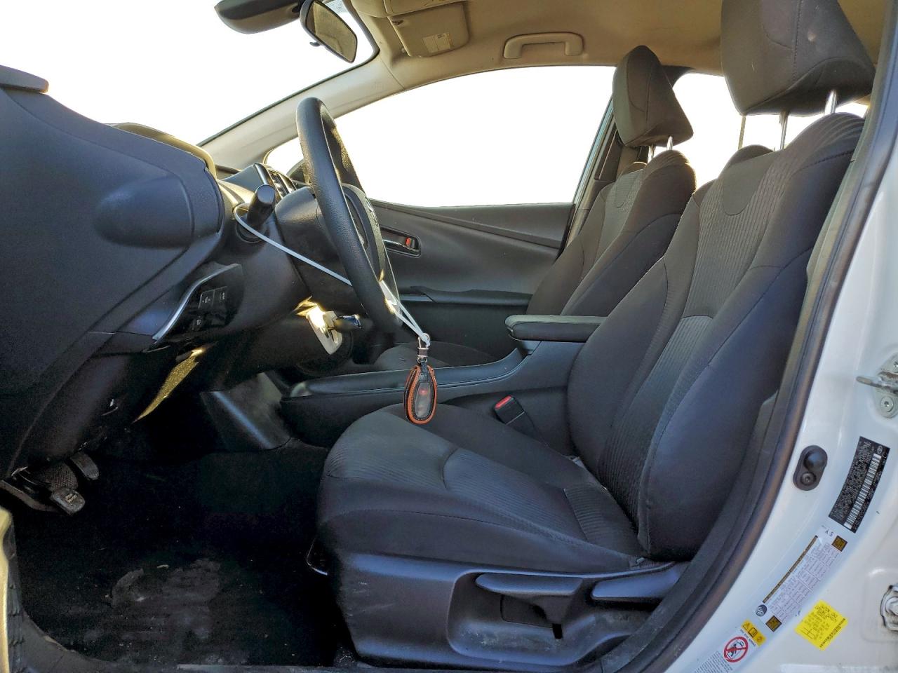 2017 TOYOTA PRIUS photo 7