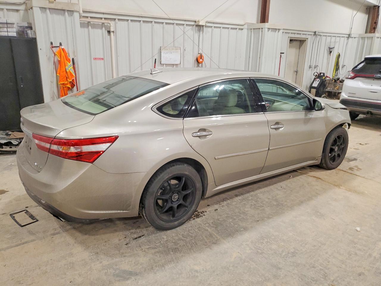 2013 TOYOTA AVALON BASE photo 3