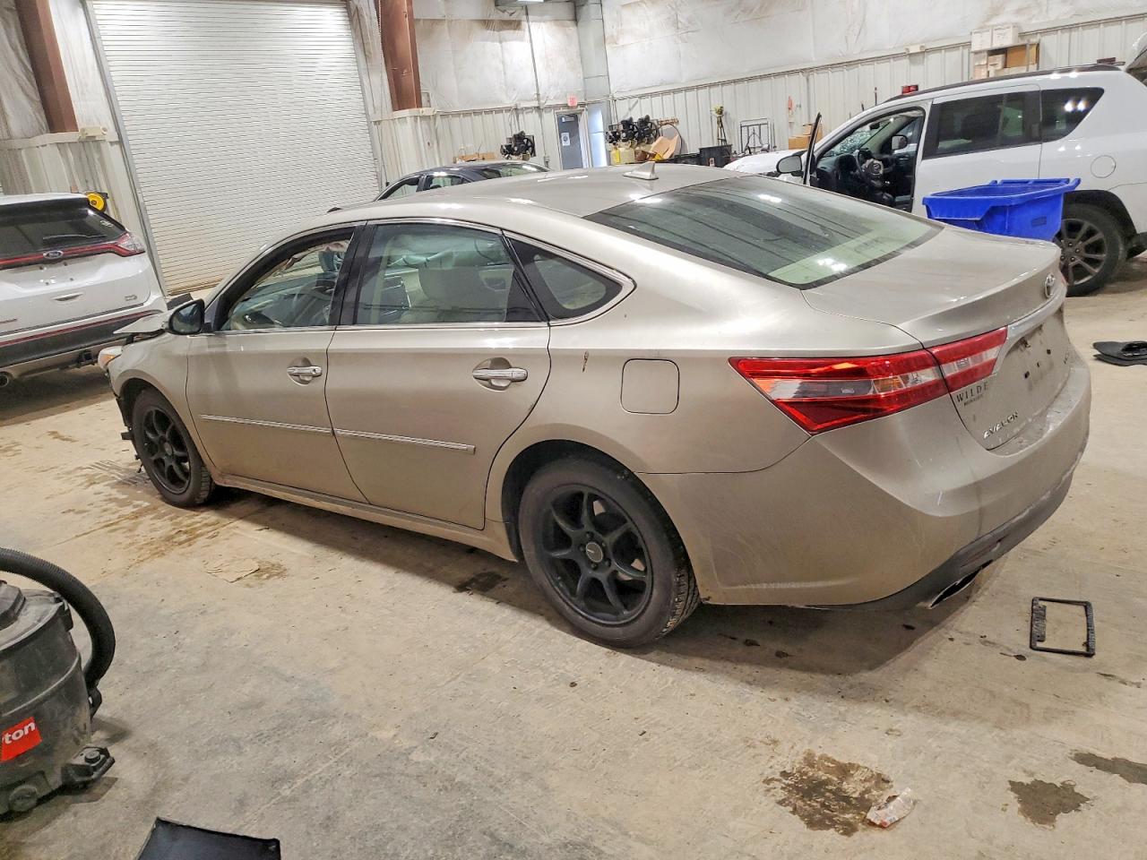 2013 TOYOTA AVALON BASE photo 2