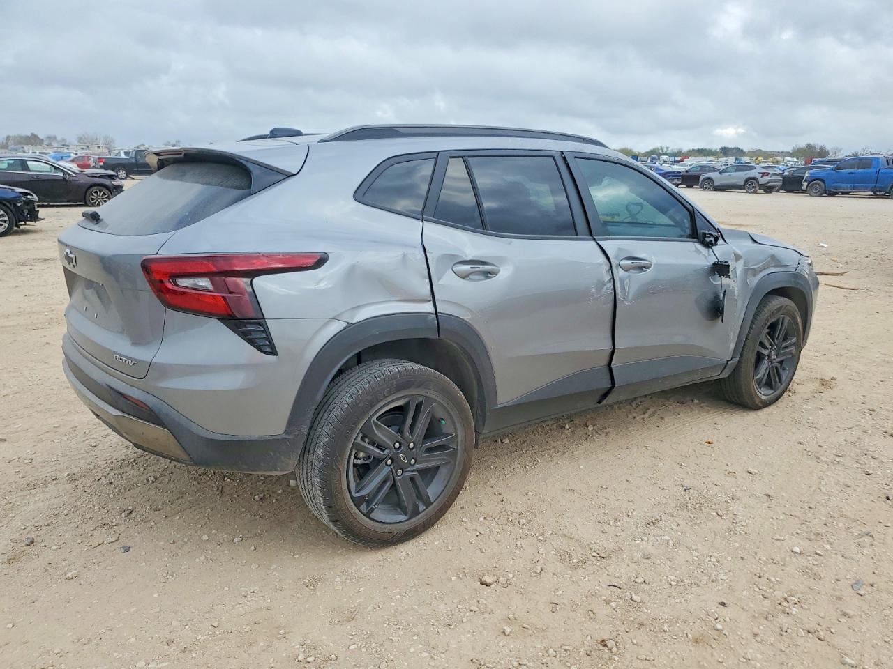 2025 CHEVROLET TRAX ACTIV photo 3