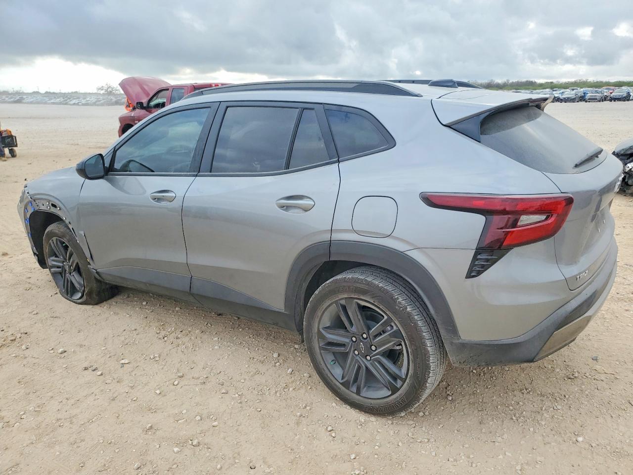 2025 CHEVROLET TRAX ACTIV photo 2