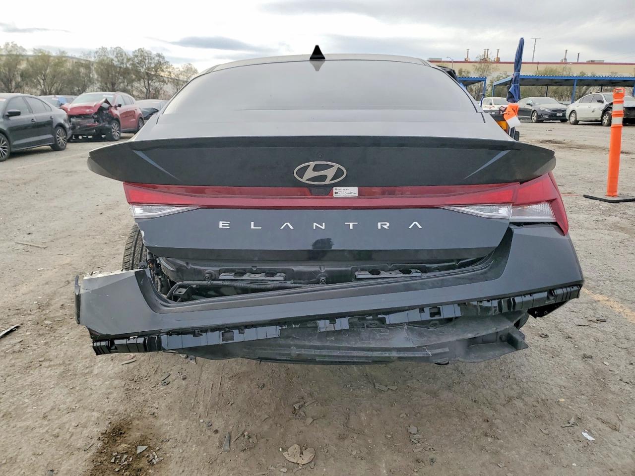 2025 HYUNDAI ELANTRA SEL SPORT photo 6