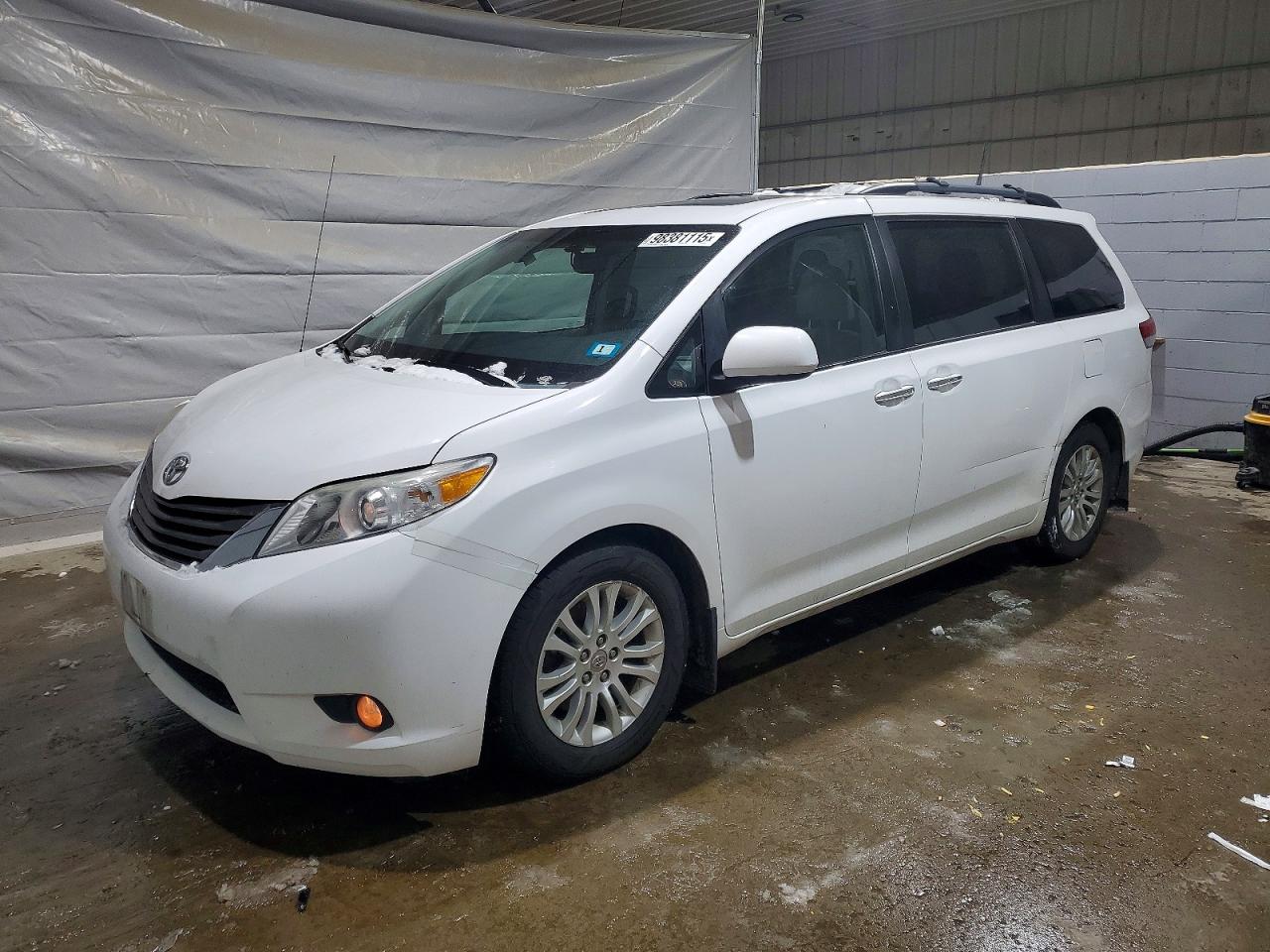 2013 TOYOTA SIENNA