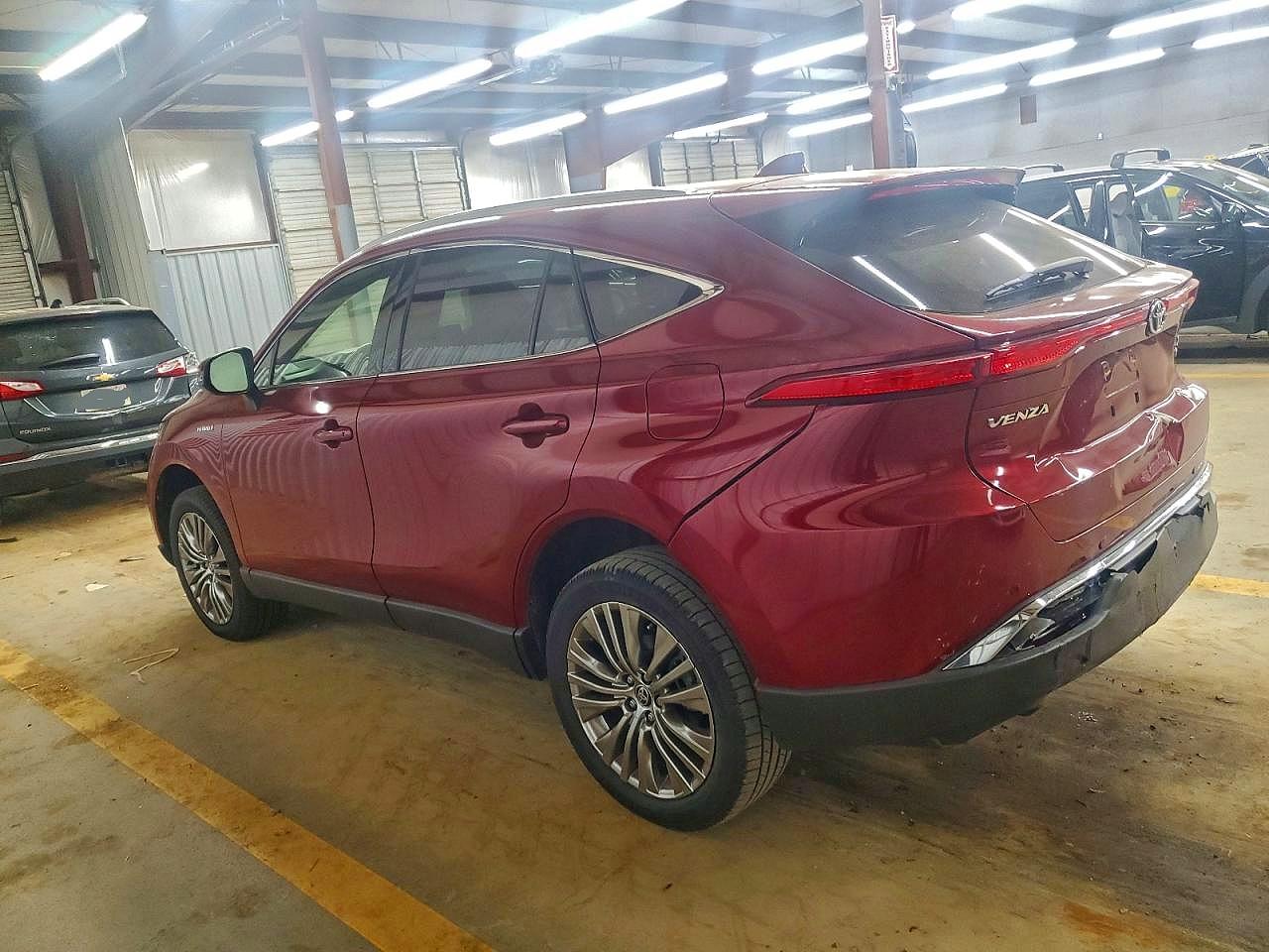 2021 TOYOTA VENZA LE photo 2