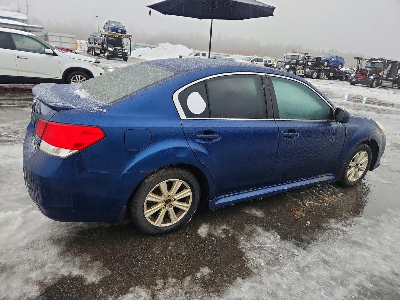 2011 SUBARU LEGACY photo 3