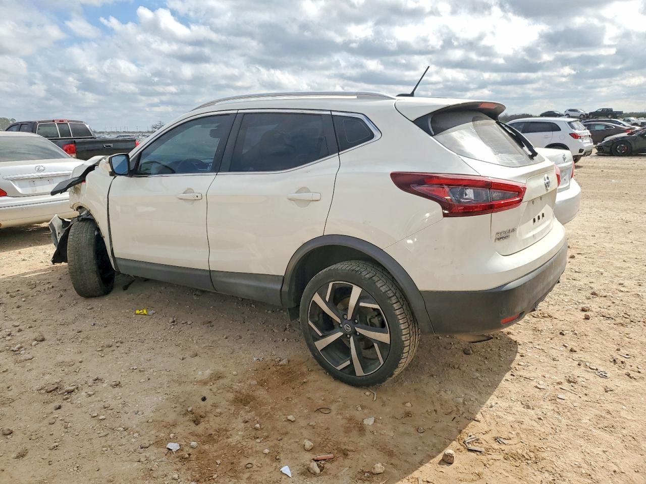 2020 NISSAN ROGUE SPORT S photo 2