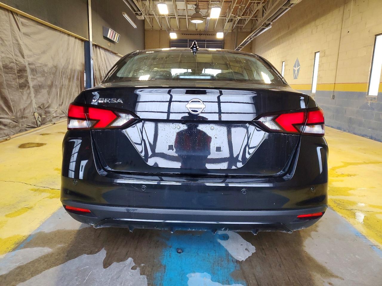 2025 NISSAN VERSA SV photo 6