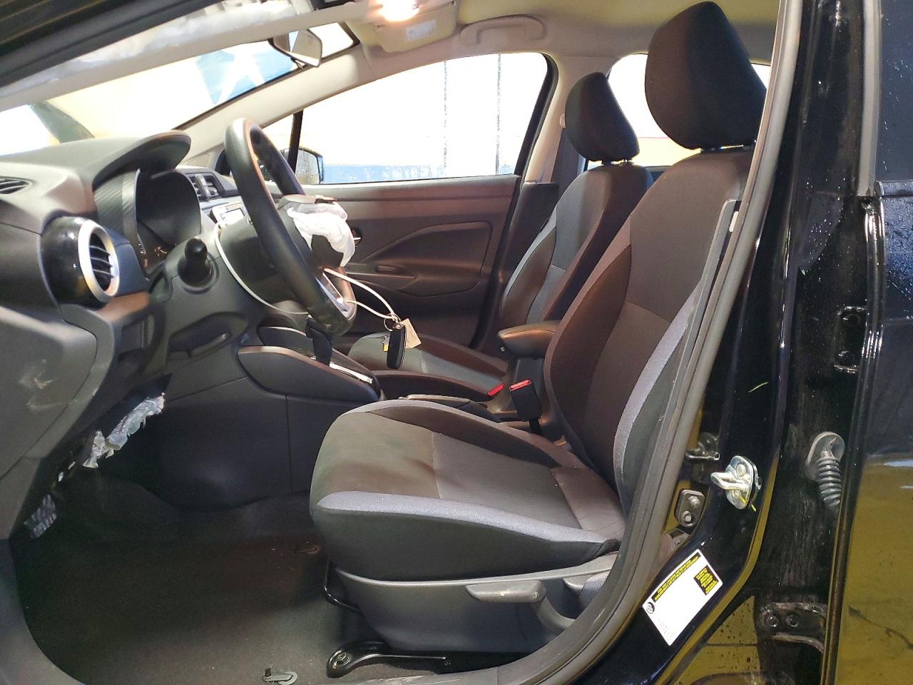 2025 NISSAN VERSA SV photo 7