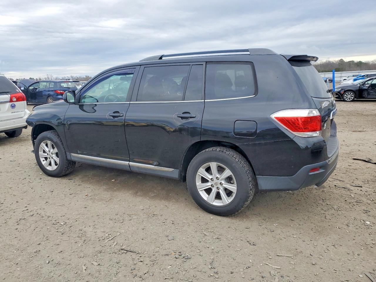 2012 TOYOTA HIGHLANDER BASE photo 2