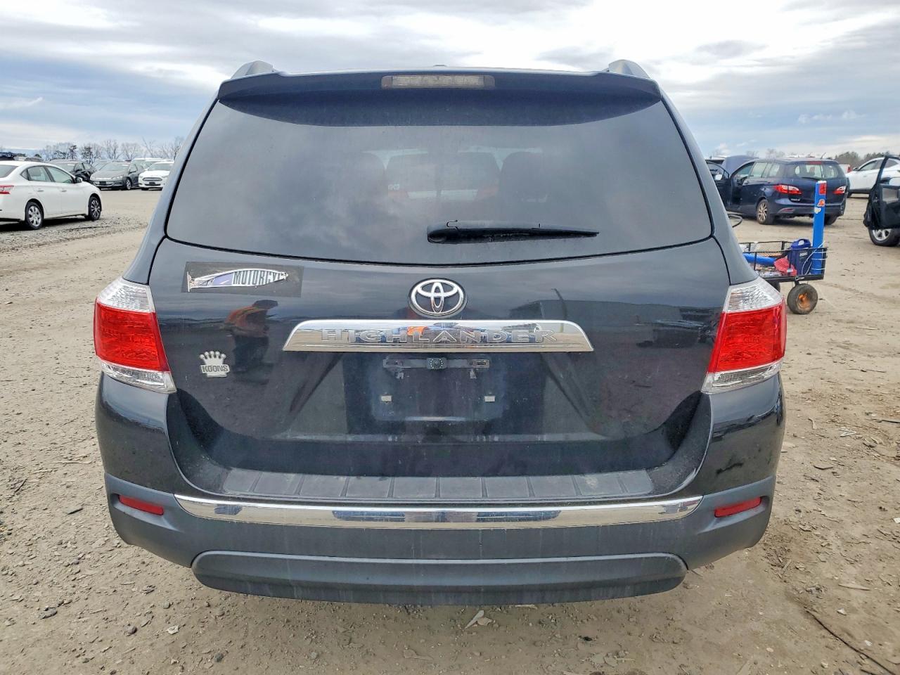 2012 TOYOTA HIGHLANDER BASE photo 6