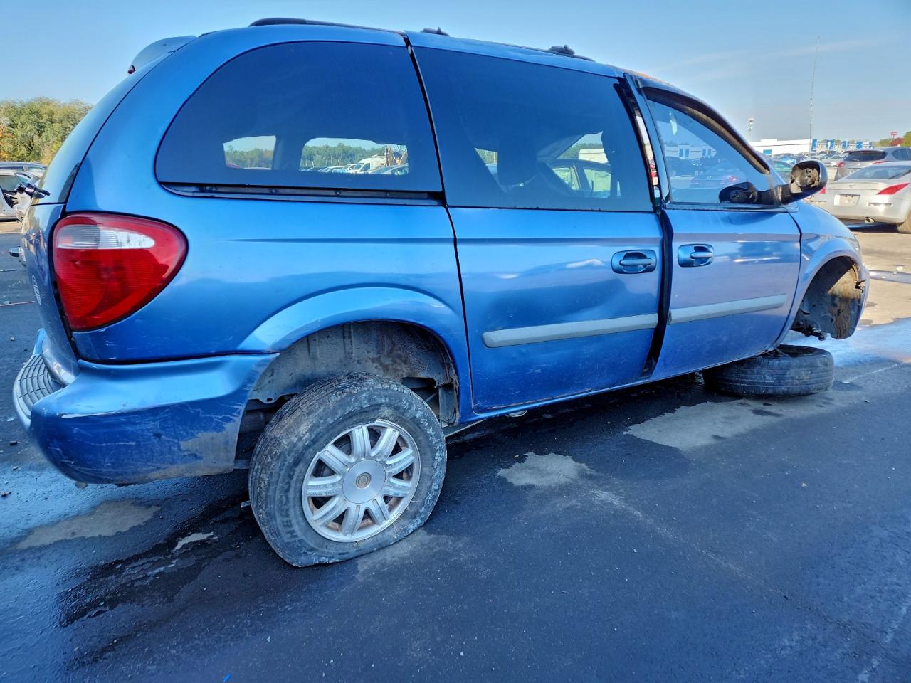 2007 CHRYSLER TOWN & COUNTRY LX photo 3
