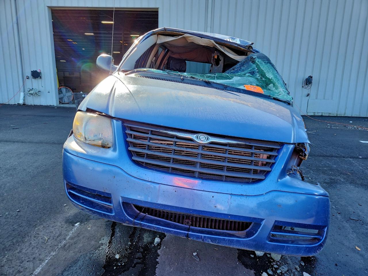 2007 CHRYSLER TOWN & COUNTRY LX photo 5