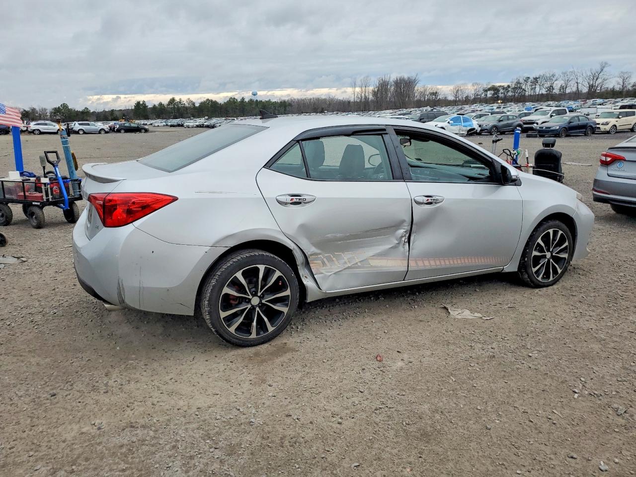2017 TOYOTA COROLLA L photo 3