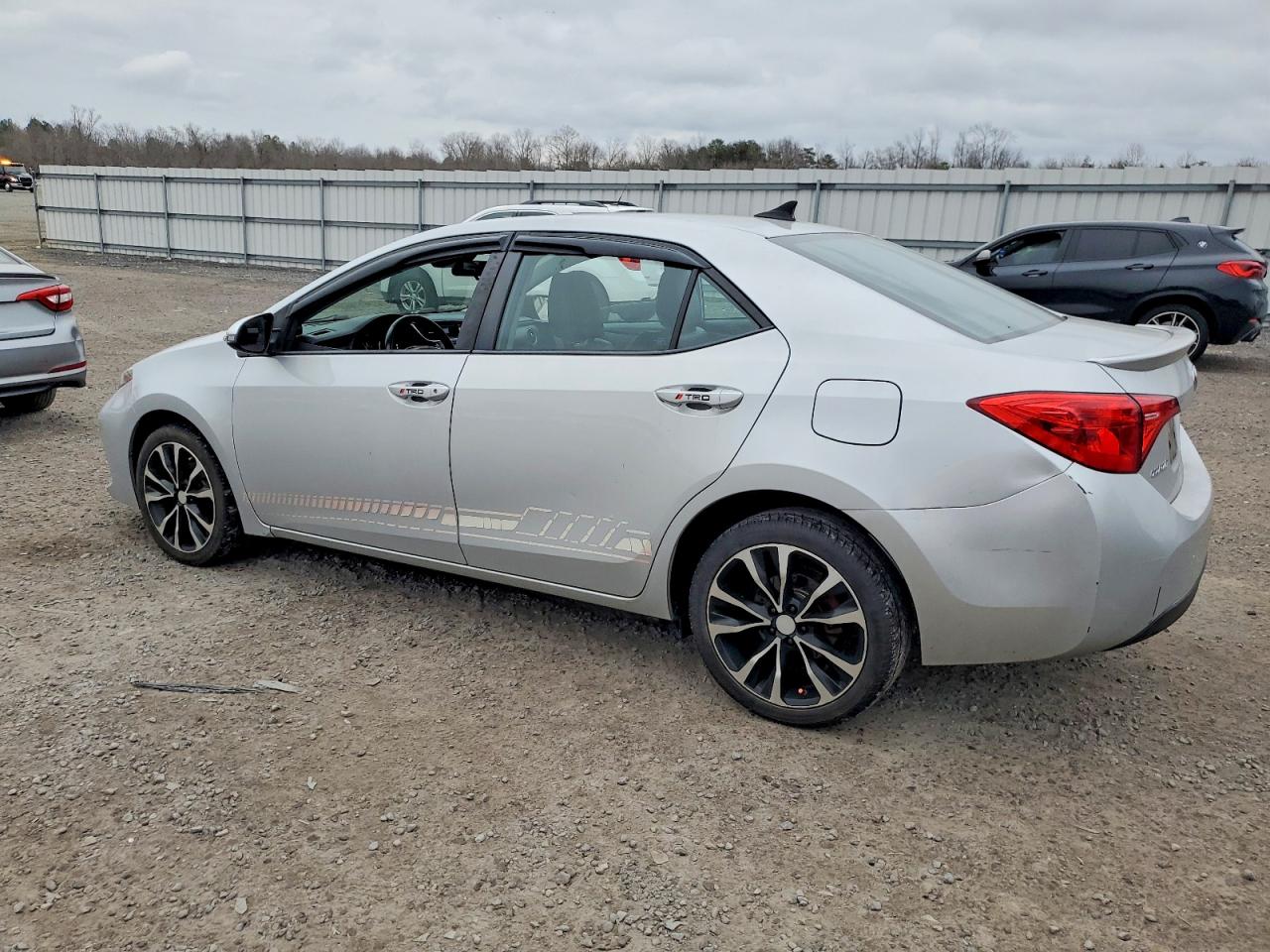 2017 TOYOTA COROLLA L photo 2