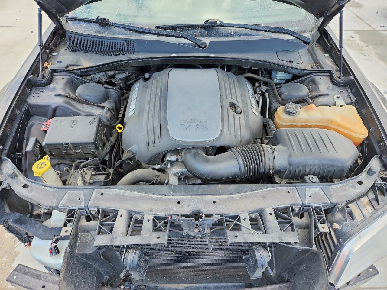 2013 CHRYSLER 300C photo 11