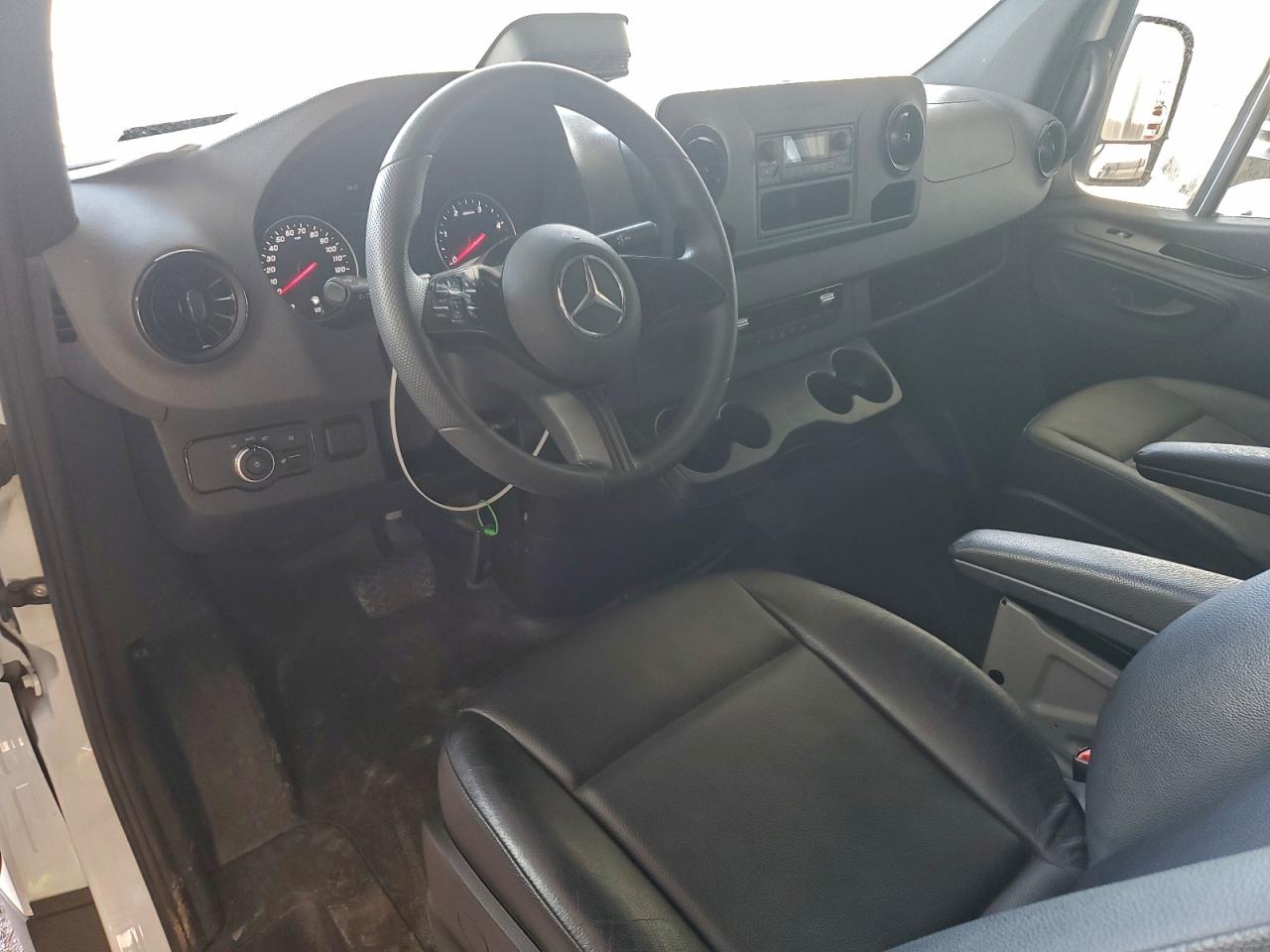 2025 MERCEDES-BENZ SPRINTER 2500 photo 8