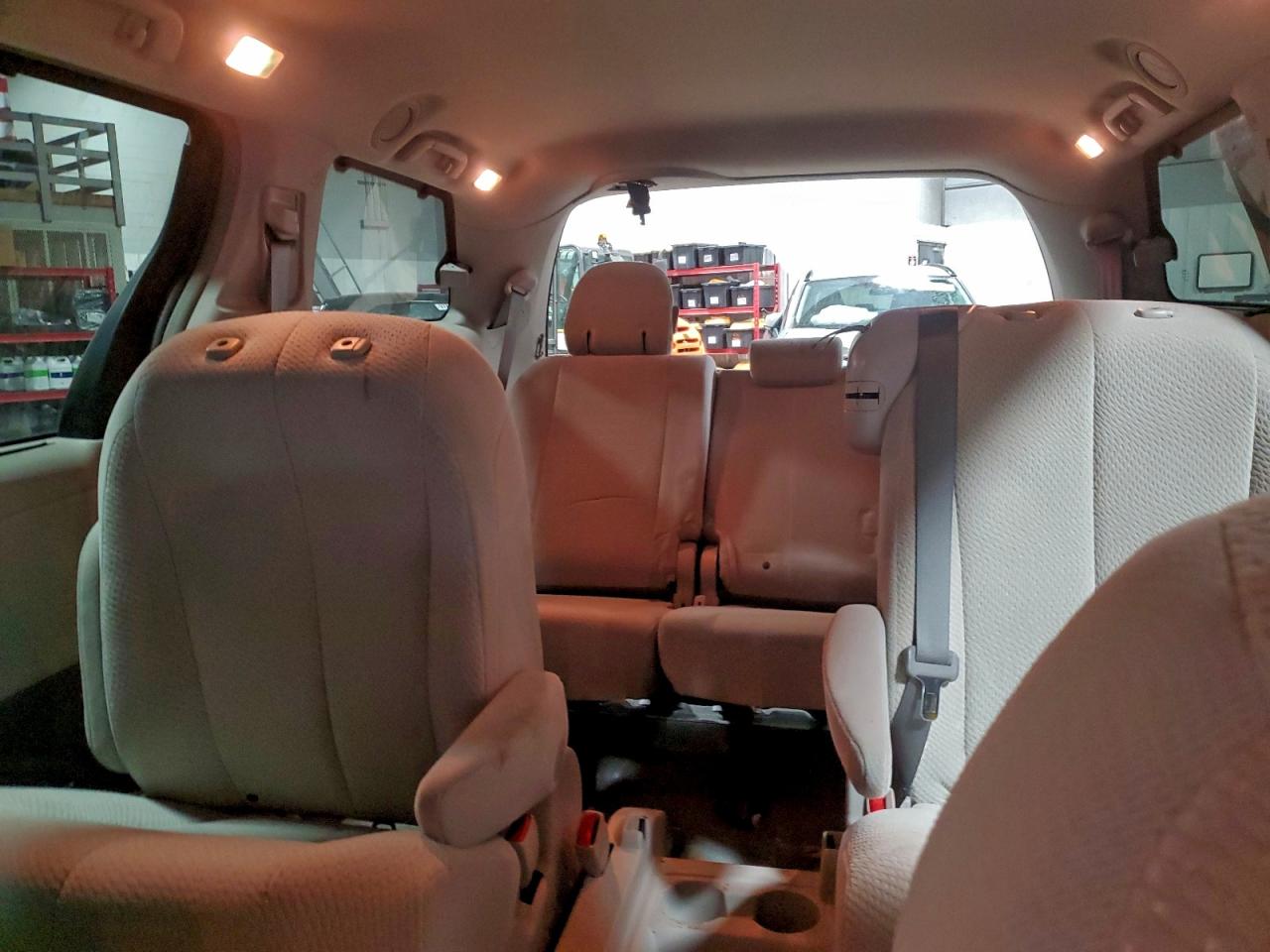 2014 TOYOTA SIENNA LE photo 10