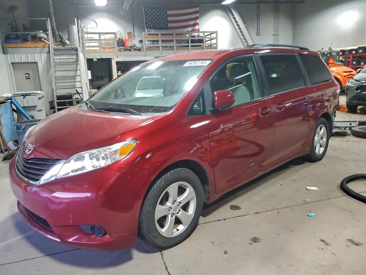 2014 TOYOTA SIENNA
