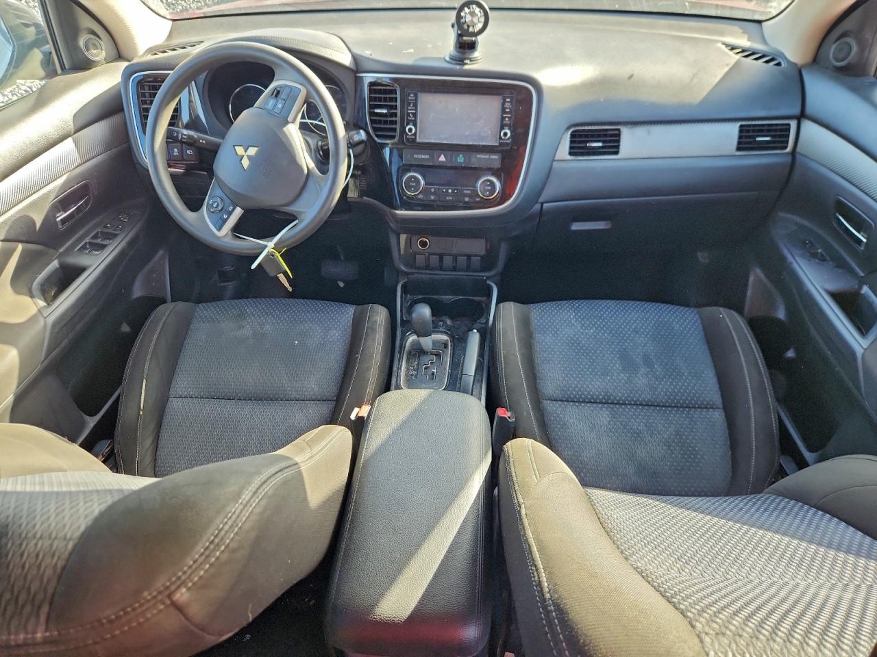 2018 MITSUBISHI OUTLANDER ES photo 8