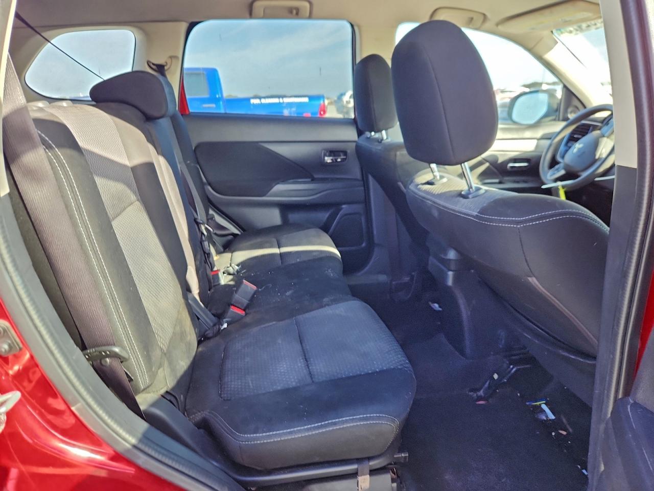2018 MITSUBISHI OUTLANDER ES photo 11