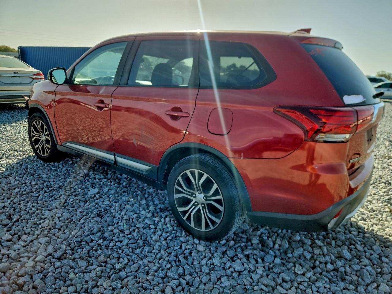 2018 MITSUBISHI OUTLANDER ES photo 2
