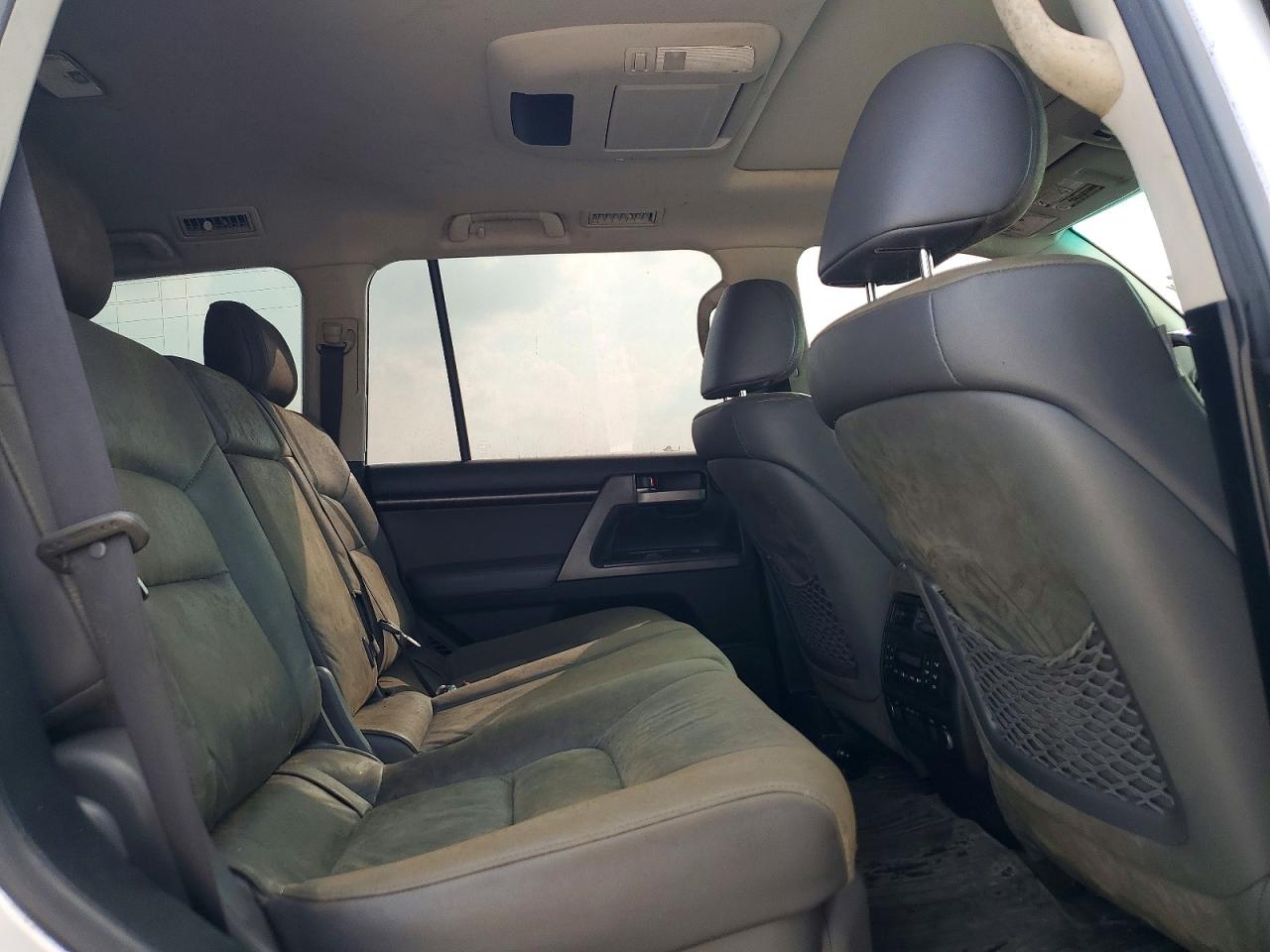 2008 TOYOTA LAND CRUISER photo 10