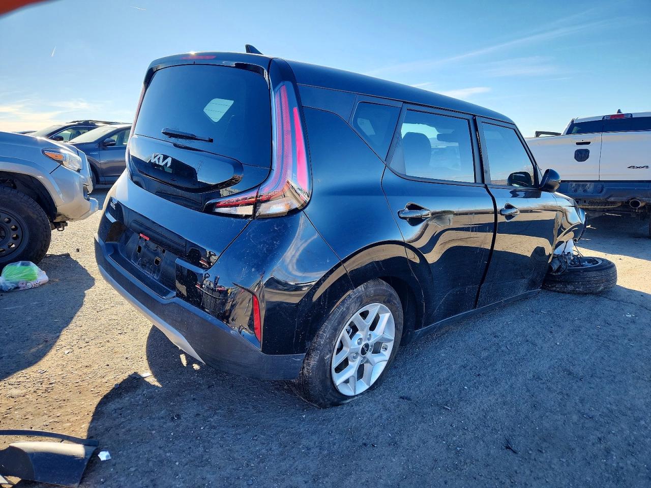 2025 KIA SOUL LX photo 3