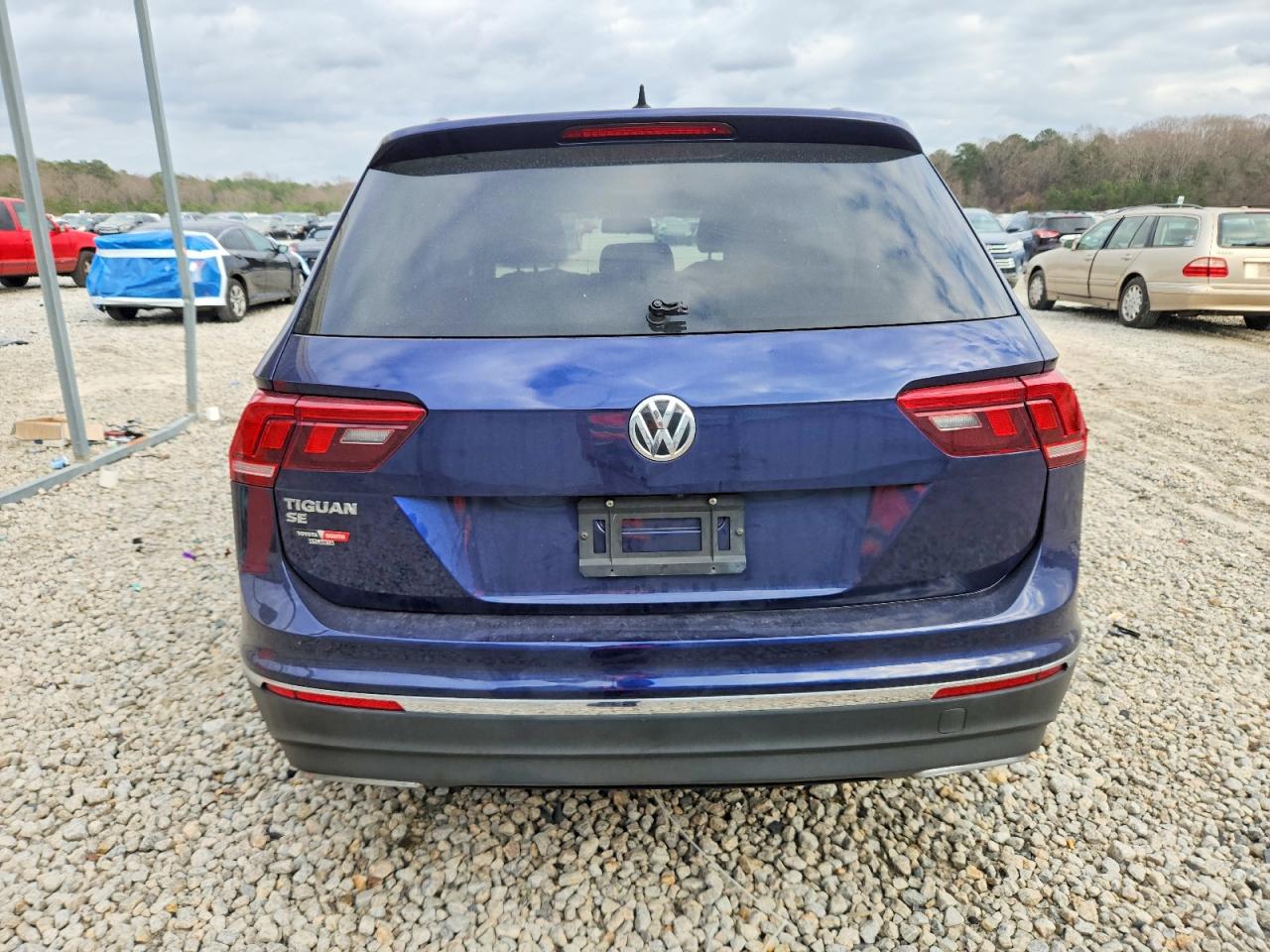 2021 VOLKSWAGEN TIGUAN SE photo 6